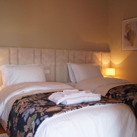 Daphne Luxury Apartment Касторія Екстер'єр фото