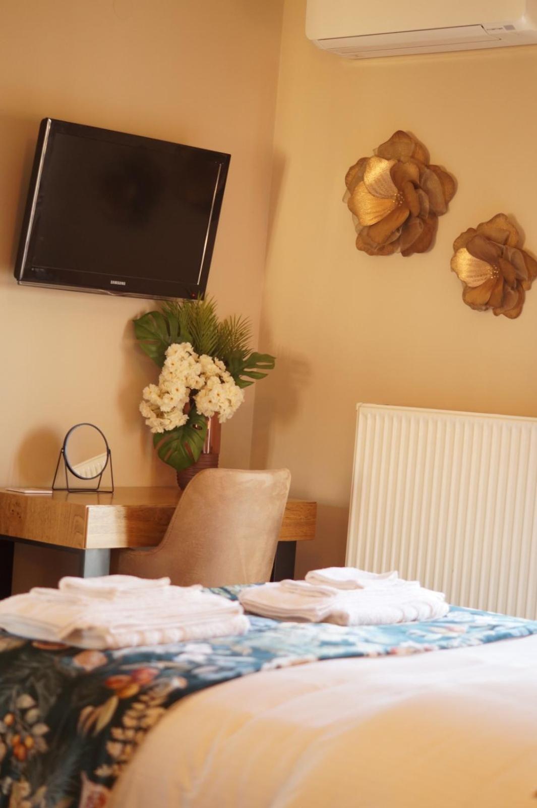 Daphne Luxury Apartment Касторія Екстер'єр фото