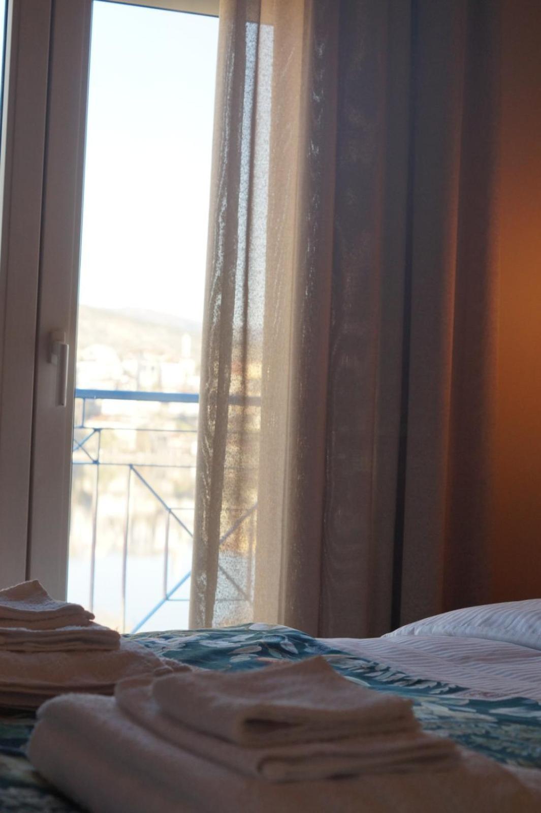 Daphne Luxury Apartment Касторія Екстер'єр фото