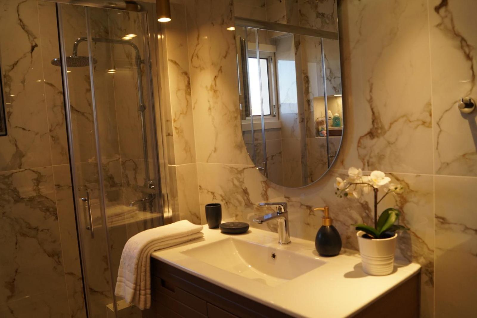 Daphne Luxury Apartment Касторія Екстер'єр фото